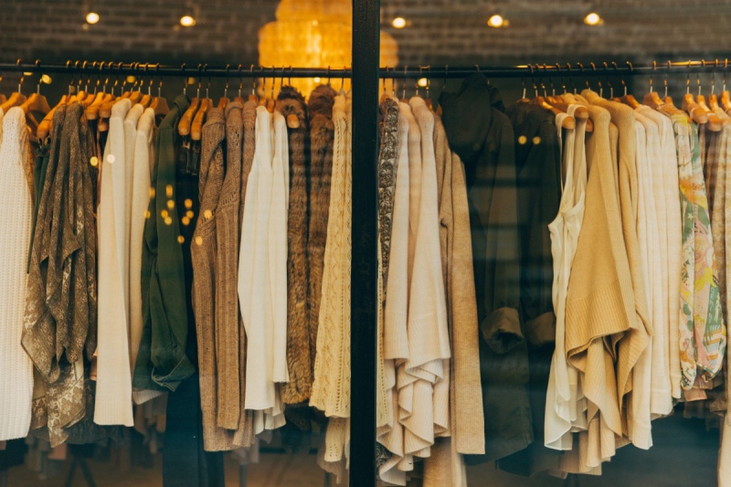vente-ST MARTIN VESUBIE-min_clothe_fashion_store_shop_window_store_front-21277
